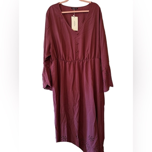 Bloomchic Bell Sleeve Laser Cut Dress 26W - Picture 7 of 11